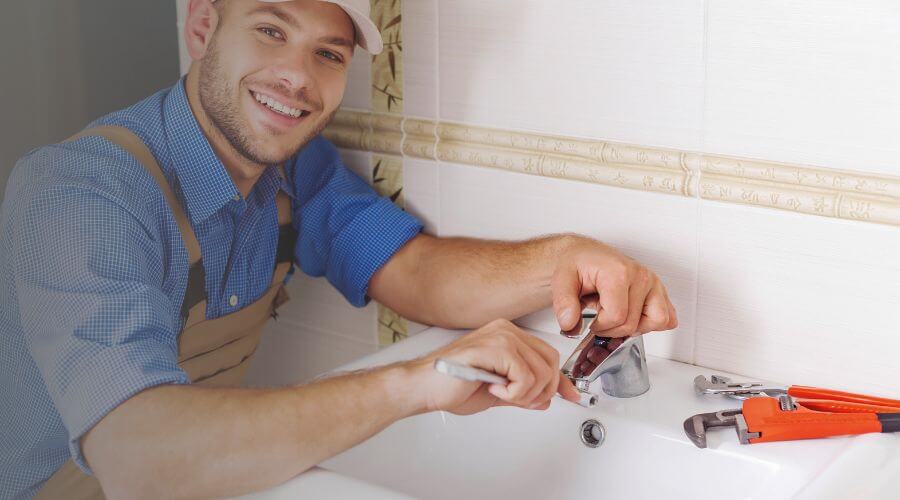 Professional clogged drains services in Straughn, IN